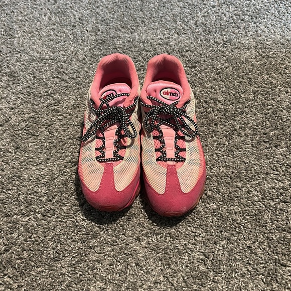 Pink nike vapormax shoes - Picture 3 of 7